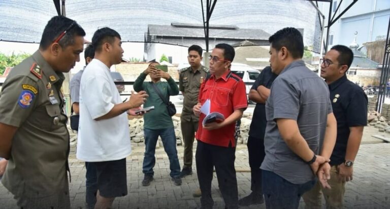 Komisi 4 DPRD Medan Perintahkan Satpol PP Segel Doorsmeer di Jalan Adam Malik