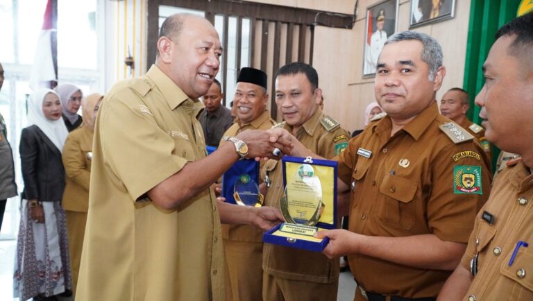 PAD Langkat 2024 Over Target, Syah Afandin Beri Penghargaan kepada Penggerak Pajak Daerah