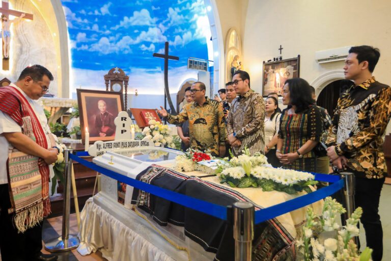 Wali Kota Hadiri Misa Requiem, Ungkapkan Bela Sungkawa Wafatnya Uskup Emeritus Monsignor Alfred