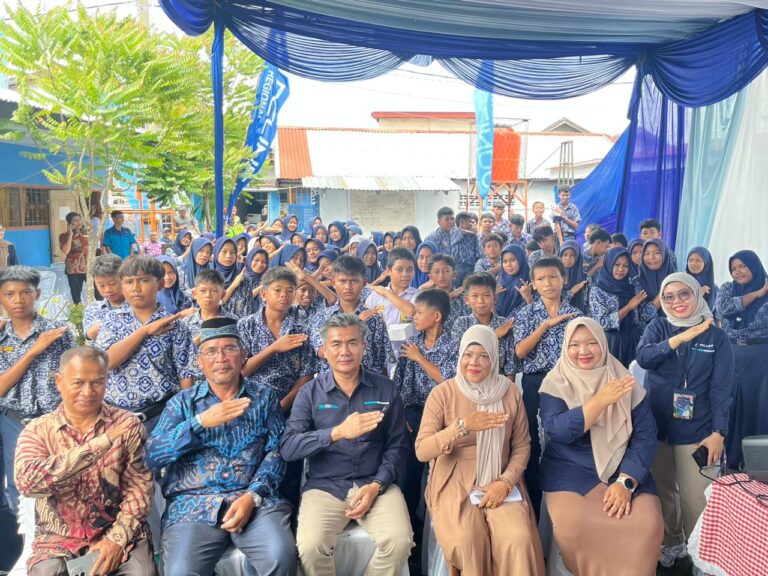 Pelindo Regional 1 Belawan Laksanakan Program “Pelindo Mengajar” di SMP Yaspemda Belawan