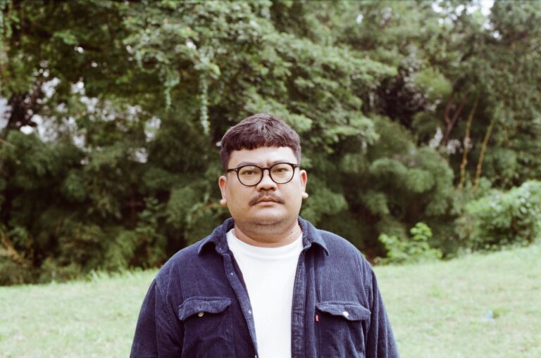 Bukan Cuma Viral dengan “Teruntuk Mia”, Nuh Buktikan Kegemaran Menulis di Album “Mentari di Mata Hujan”
