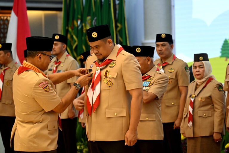 Lantik Pengurus Kwarda Sumut, Bobby Nasution Dorong Pramuka Berperan dalam Pemberantasan Narkoba