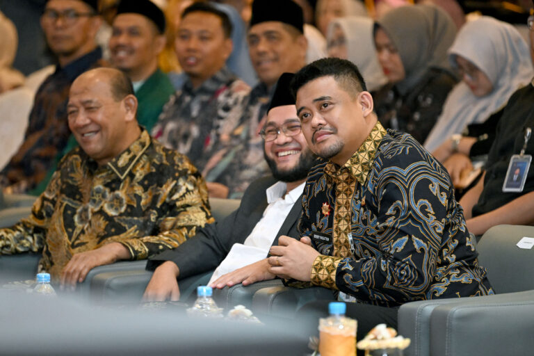Gubernur Bobby Nasution Hadiri Wisuda Sarjana Univa Medan, Harapkan Kontribusi Alumni untuk Kemajuan Sumut