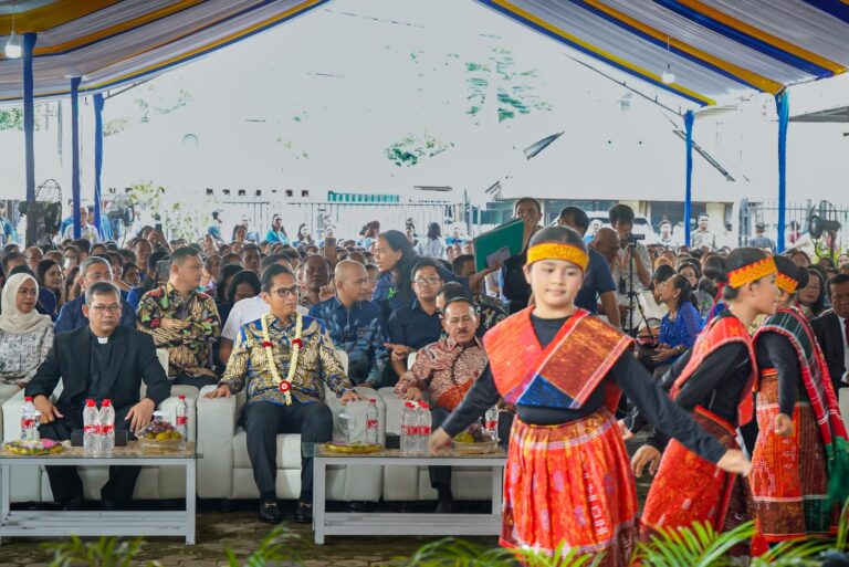 Rico Waas Minta Jemaat HKBP Sei Agul Bersatu Bangun Kota Medan