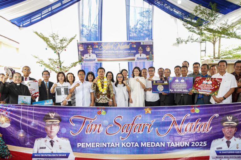 Pemko  Medan Safari Natal di HKBP Taman Deli Martubung