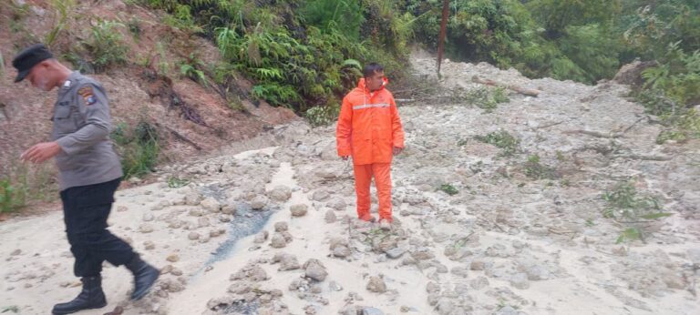 Jalinsum Sipirok–Taput Lumpuh Total Akibat Longsor, Pengendara Dihimbau Cari Jalur Alternatif
