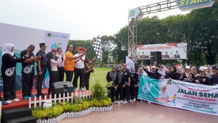 Gerak Jalan Santai Semarakkan HKN ke-61, Sekda Langkat Ajak Warga Hidup Sehat