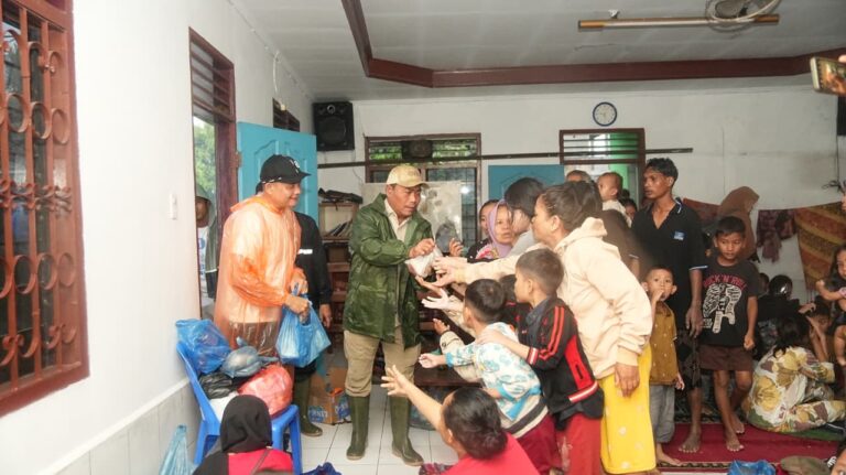 evakuasi warga terdampak banjir