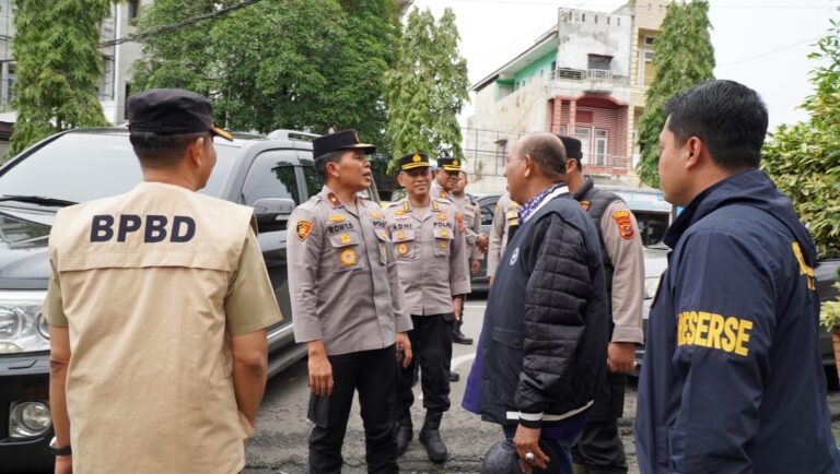 Bupati Syah Afandin Terus Salurkan Bantuan untuk Warga Terdampak Banjir di Hinai