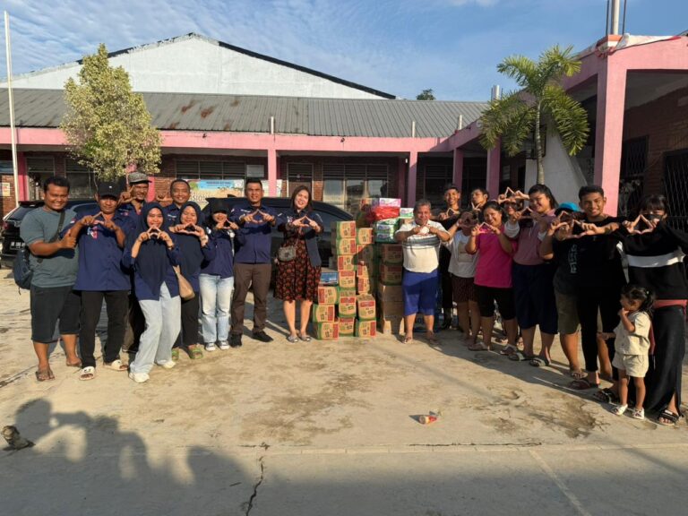 PT Antonio Jaya Abadi Donasi Ratusan Kotak Logistik, Fokus Bersihkan Sekolah Terdampak Banjir di Medan