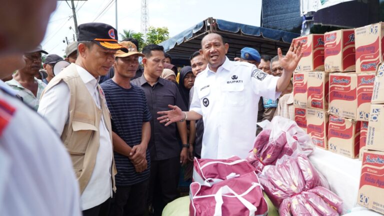 Lewati Akses Terputus, Syah Afandin Hadiri Warga Terisolir dan Pastikan Mereka Tak Ditinggalkan
