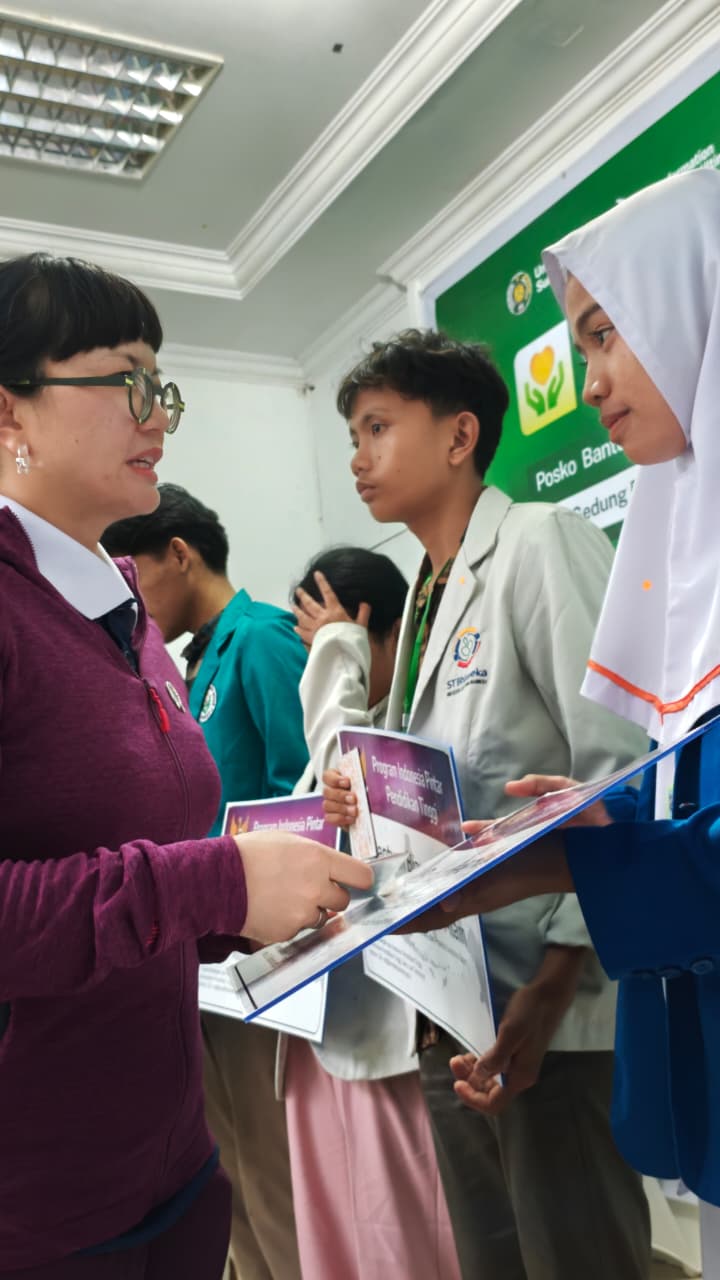 Tanggap Bencana Sumatera, Kemendikti Salurkan Bantuan untuk Mahasiswa dan Dosen Terdampak Banjir-Longsor