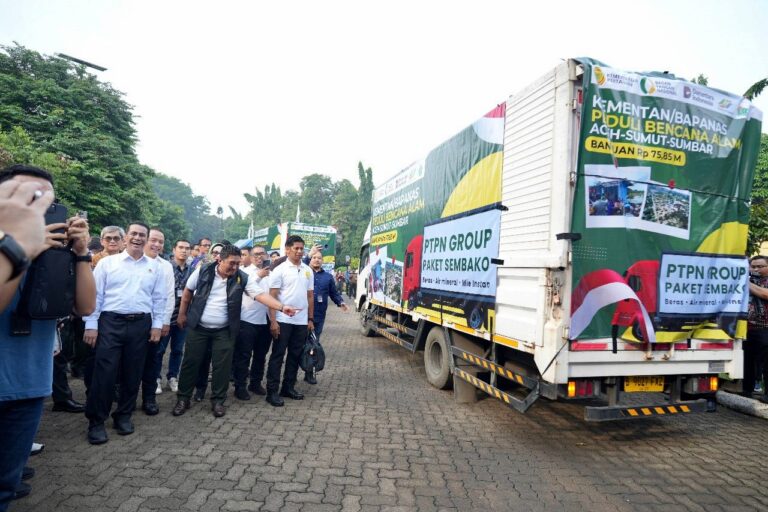 PalmCo Salurkan 500 Ton Minyak Goreng untuk Korban Banjir Sumatera
