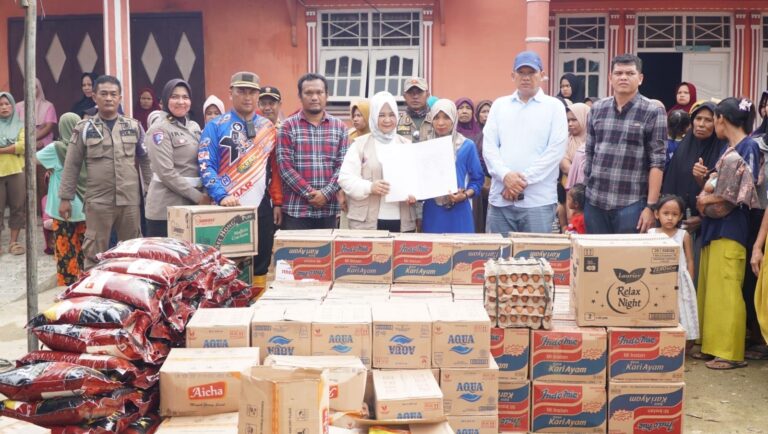 Bupati Langkat Pastikan Kehadiran Pemerintah, Salurkan Bantuan ke Warga Salahaji Pematang Jaya
