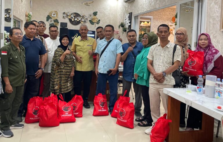 Wakil Ketua DPRD Sumut Sutarto Salurkan Bantuan untuk Wartawan Terdampak Bencana Banjir