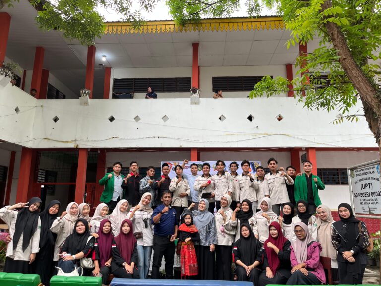 Kolaborasi Mahasiswa PMI UINSU dan Siswa SD, Pentas Seni yang Hangatkan Penerimaan Rapor