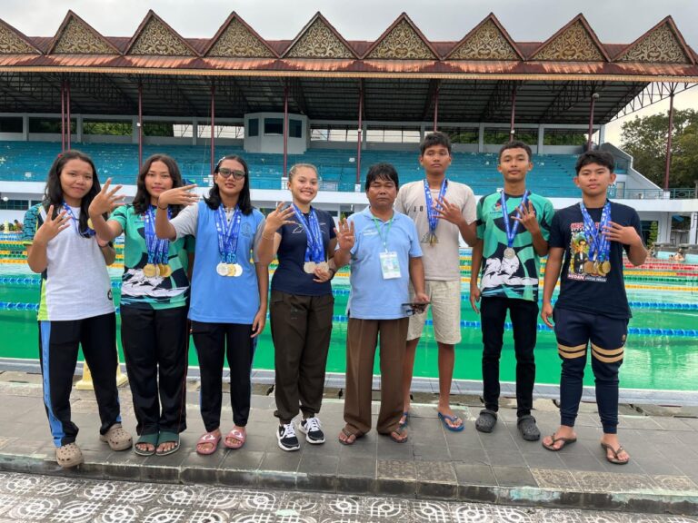 SMAN 4 Medan Juara Umum UNIMED Opened Championship Swimming Series I