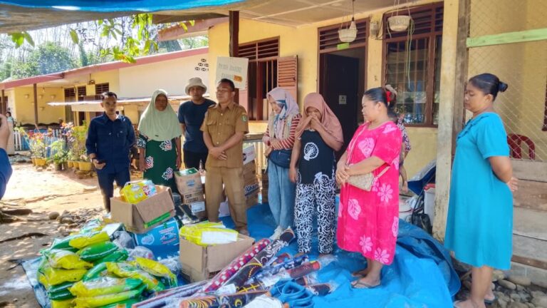 Dusun Taman Sari Terdampak Banjir – Longsor, UGN Salurkan Bantuan Dari USU