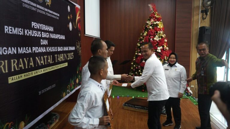 Kanwil Ditjen Pemasyarakatan Sumut Berikan Remisi Khusus Natal 2025