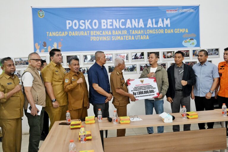 Wagub Sumut Terima Bantuan Rp1 Miliar dan Logistik dari Pekanbaru untuk Korban Bencana