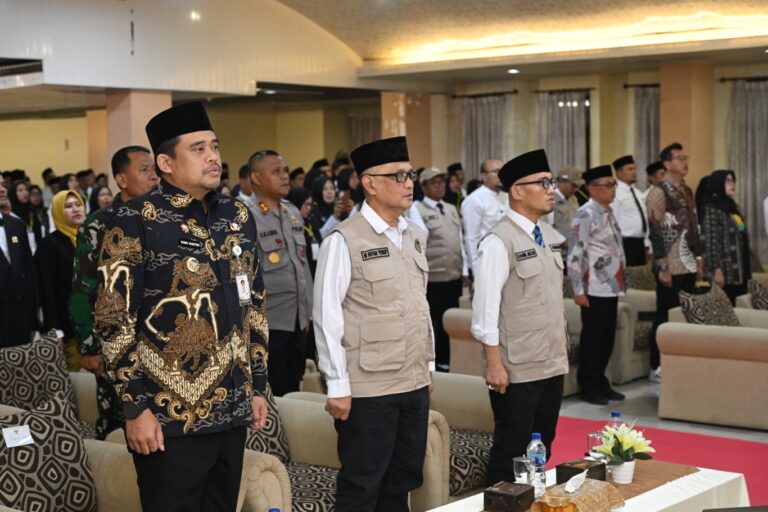 Konsolidasi Kesiapan Haji 2026, Gubernur Bobby Nasution Minta Petugas Fokus Pelayanan Optimal