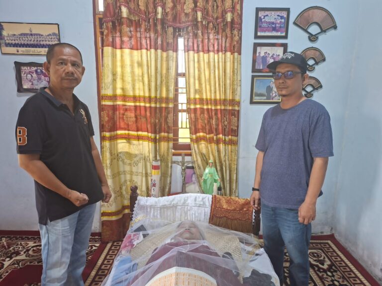 Ibunda Irvan Rumapea Meninggal Dunia, Ketua Pewarta Polrestabes Medan Berikan Tali Asih