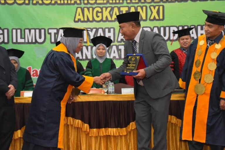 Wabup Deli Serdang: Wisuda Tonggak Penting Perjalanan Hidup Lulusan