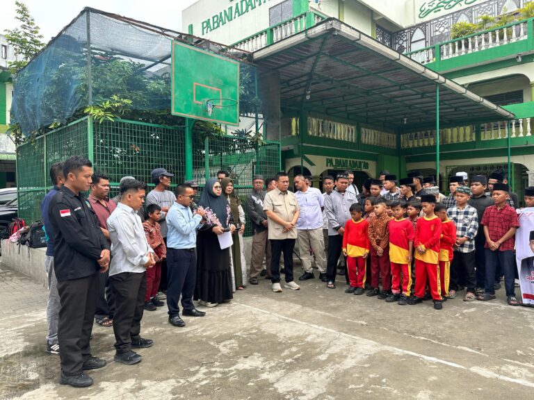 HUT ke-18 Partai Gerindra, Wakil Ketua DPRD Medan Berikan 200 Paket Sambako ke Panti Asuhan