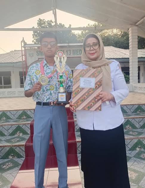 Siswa SMAN 13 Medan Raih Medali Emas di POSMA ke VIII