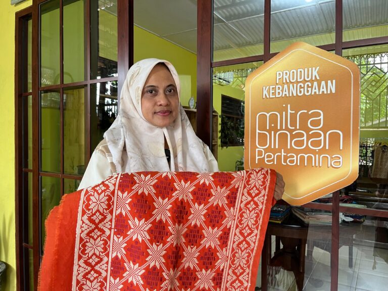 Bertumbuh Bersama Pertamina Patra Niaga Sumbagut, Reihani Tenun Batik Batak Melayu Menjadi Simbol UMKM Naik Kelas di Sumatera Utara
