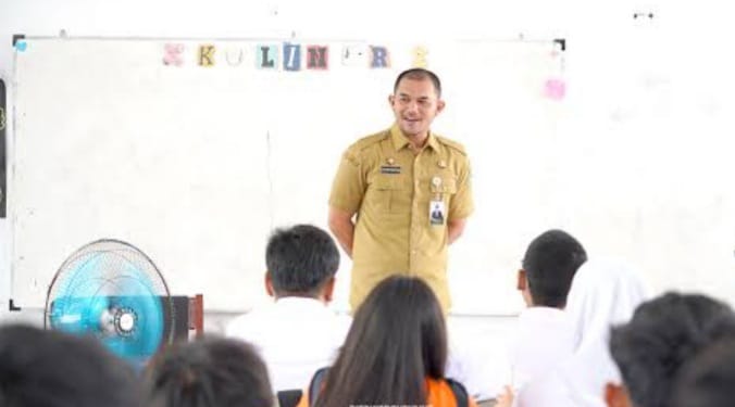 Gubsu Diminta Evaluasi Alexander Sinulingga, Kepala SMA/SMK “Menjerit” Dana BOS Salur Tak Bisa Dicairkan
