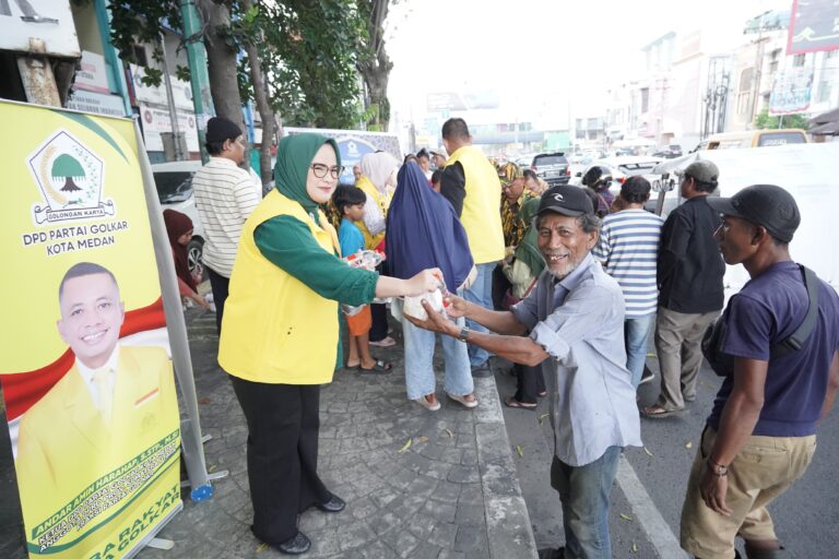 Wujud Kepedulian kepada Masyarakat, Golkar Kota Medan Bagikan 15.000 Takjil Selama Ramadhan