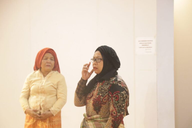 Teater “Ketika Air Datang, Perempuan Bertahan” Gaungkan Isu Pemulihan Bencana Sumatera
