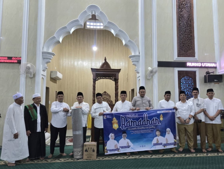 Sekda Deliserdang serahkan bantuan masjid