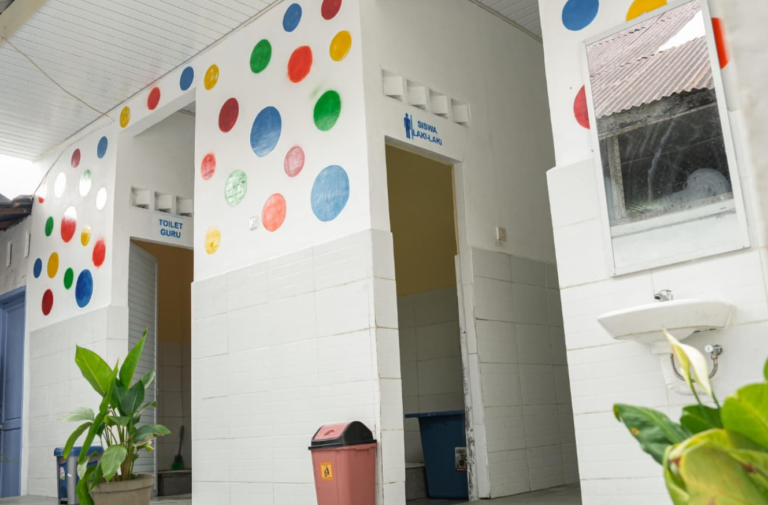 Toilet SDN 101742 Hamparan Perak