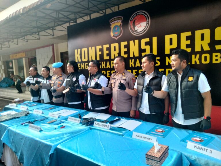 Polrestabes Medan Tangkap Selebgram dan  DJ Diduga Gunakan Vape Berisi Narkotika di Komplek Jangka Residen