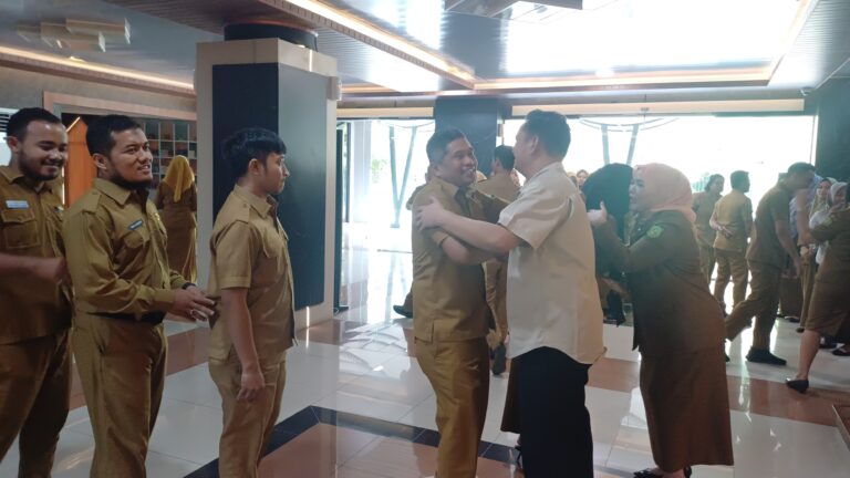 Ali Sipahutar Gelar Apel Perpisahan dengan Pegawai DPRD Medan: Teruslah Bekerja dan Melayani