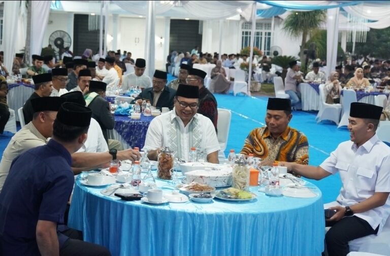 Buka Puasa Bersama di Rumah Dinas, Bupati Deli Serdang Ajak Perkuat Sinergi Bangun Daerah