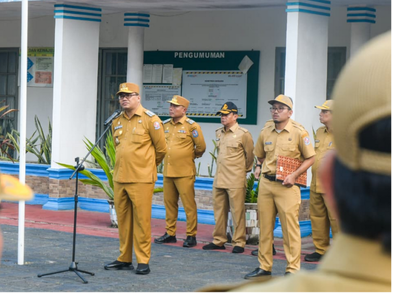Bupati Deliserdang dr. Asri Ludin Tambunan memperingatkan ASN tidak main proyek.