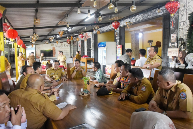 Bupati Deli Serdang Asri Ludin Tambunan mengultimatum RS Patar Asih dan Hotel Thongs Inn