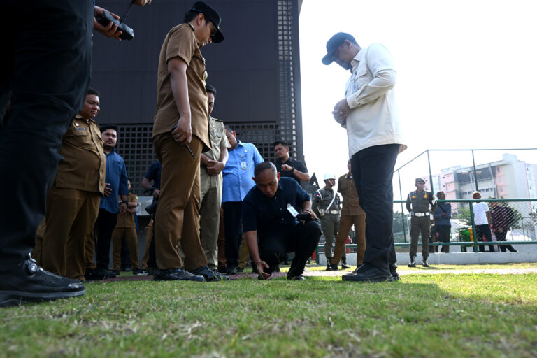 Bobby Nasution Tinjau Lapangan Kebun Bunga, Minta Perawatan Dilakukan Profesional