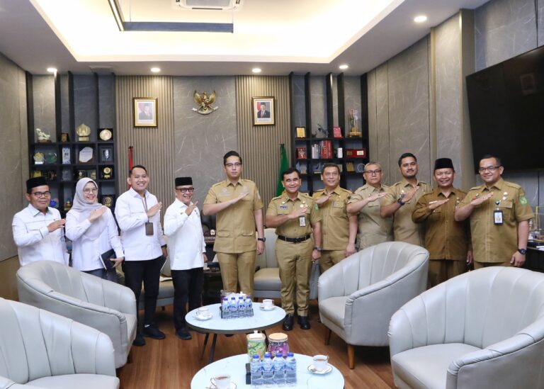 Wali Kota Rico Waas Pastikan Peningkatan Layanan Pemberangkatan Jemaah Haji 2026