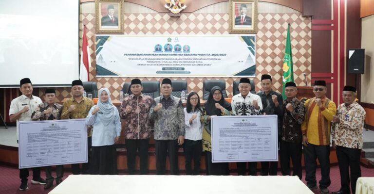 Penmad Kanwil Kemenagsu Teken Pernyataan Komitmen Bersama PMBM TP 2026/2027