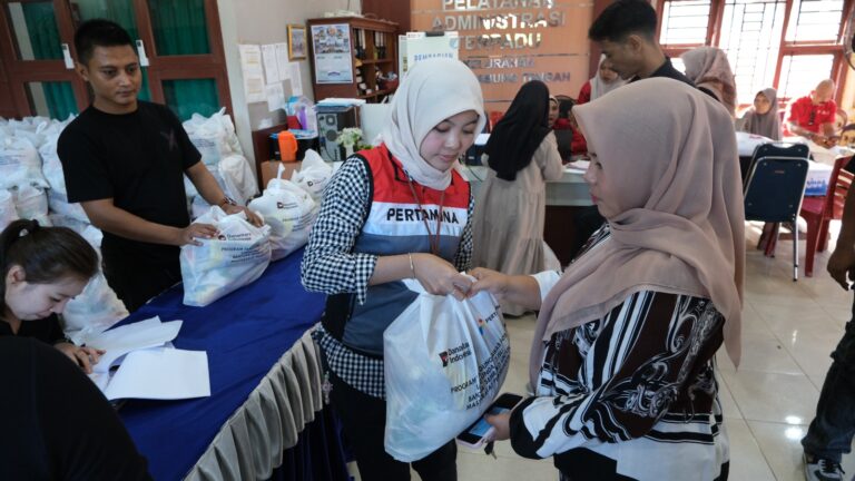 Pertamina Patra Niaga Regional Sumbagut Hadirkan Pasar Murah untuk 1.000 Warga di Padang