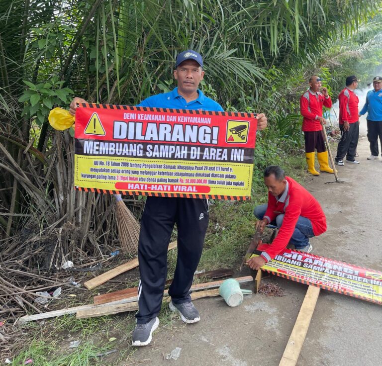 Kades Kolam Instruksikan Gotong Royong, Warga Dilarang Buang Sampah Sembarangan