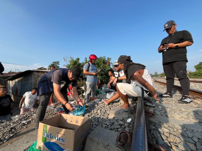 Polrestabes Medan Hancurkan Sarang Narkoba Kawasan Bantaran Rel KAI Tembung