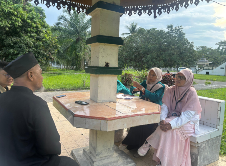 Tim Peneliti FBS Unimed mewancarai sejumlah tokoh di Stabat