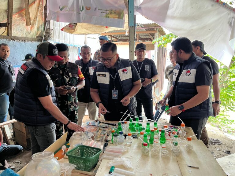 Polrestabes Medani GSN di Mangkubumi,  Belasan Pria Lompat ke Sungai