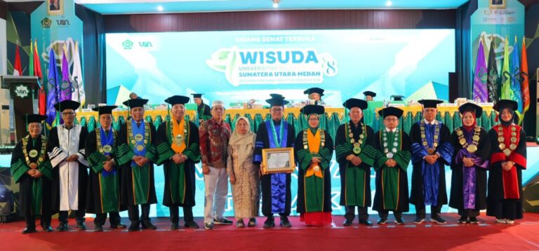 Disambut Pantun, Rektor UINSU Tekankan 4 Poin Kepada 1.592 Lulusan