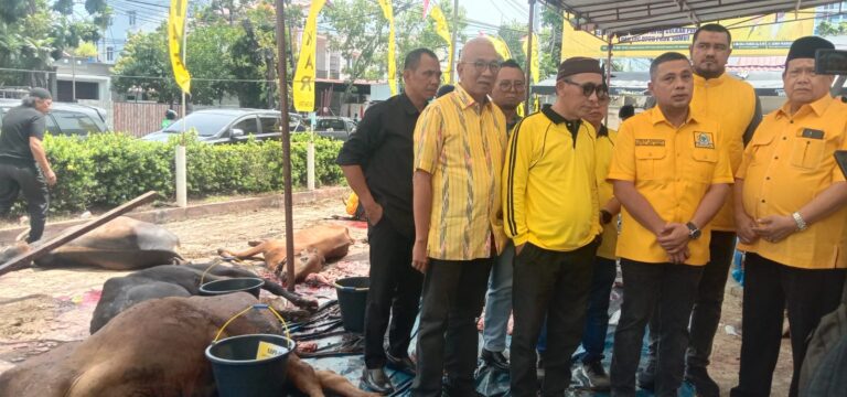 Golkar Sumut  Sembelih 18 Hewan Kurban, Andar Amin: Mengajarkan Kepedulian Terhadap Sesama
